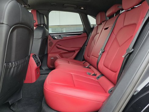 Used 2023 Porsche Macan Turbo image 30