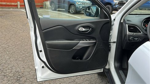 Used 2021 Jeep Cherokee Limited image 9