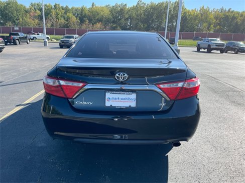 Used 2017 Toyota Camry SE image 28