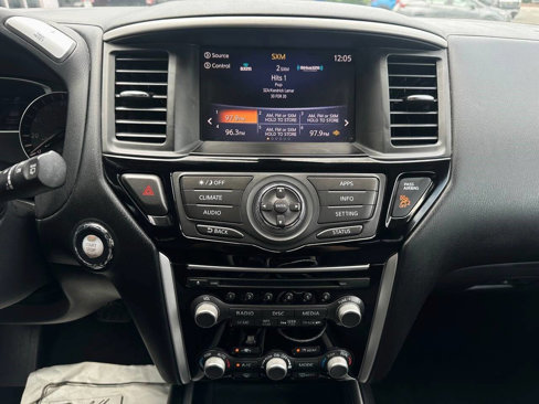 Used 2018 Nissan Pathfinder SV image 17