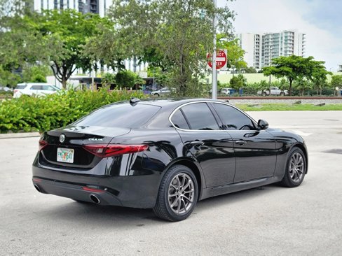 Used 2018 Alfa Romeo Giulia AWD image 5