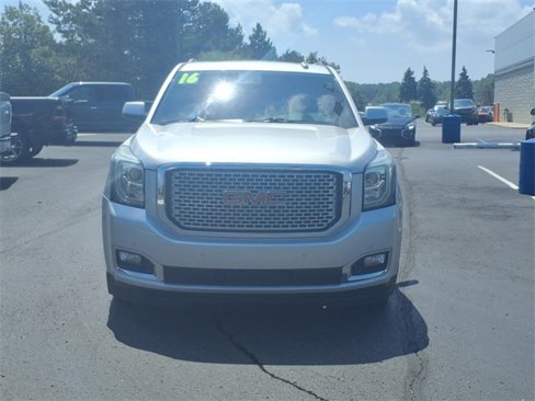 Used 2016 GMC Yukon XL Denali image 2