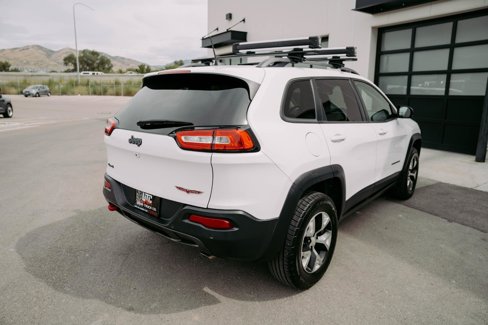 Used 2018 Jeep Cherokee Trailhawk image 9