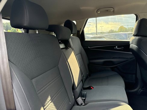 Used 2017 Kia Sorento LX image 32