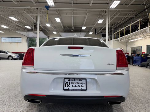 Used 2019 Chrysler 300 Limited image 12