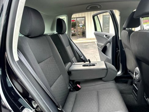 Used 2013 Volkswagen Tiguan S image 40