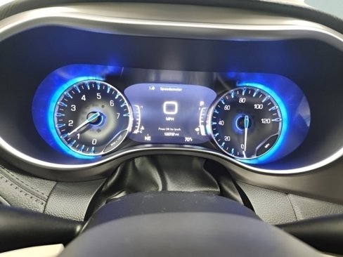 Used 2018 Chrysler Pacifica Limited image 32