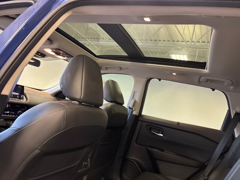 Used 2022 Nissan Rogue SV w/ SV Premium Package image 15