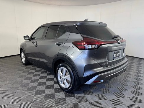 Used 2022 Nissan Kicks S image 9
