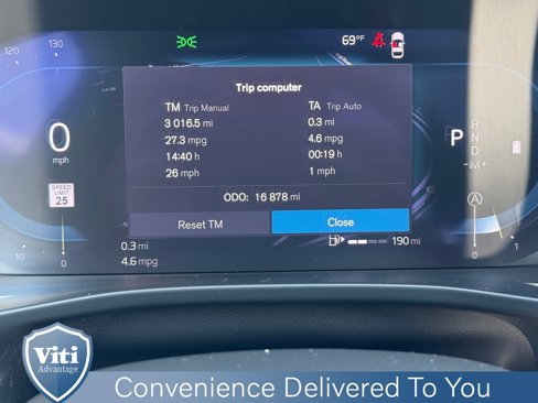 Certified 2024 Volvo XC40 B5 Plus w/ Protection Package Premier image 33