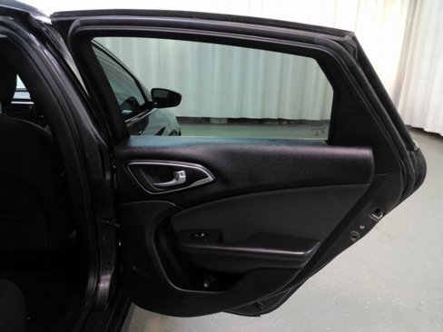 Used 2015 Chrysler 200 Limited w/ Convenience Group image 21