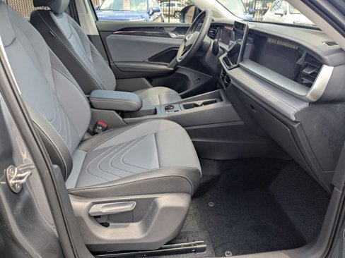 New 2025 Volkswagen Tiguan SE image 35