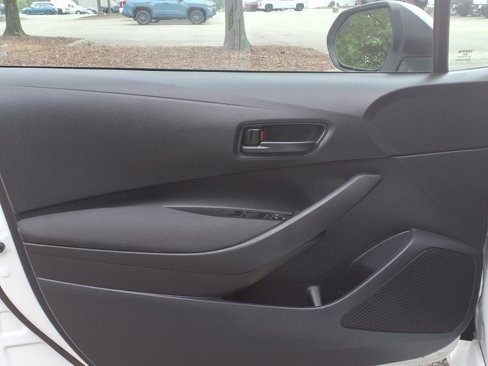 Used 2022 Toyota Corolla LE image 14