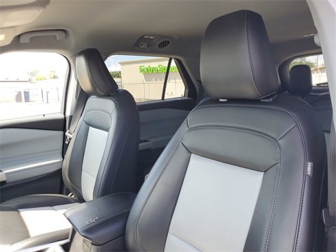 Used 2022 Ford Explorer XLT w/ Equipment Group 202A image 16