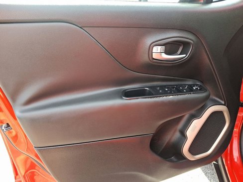 Certified 2015 Jeep Renegade Limited image 12