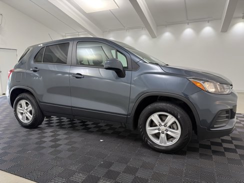Used 2022 Chevrolet Trax LS w/ Tint and Cruise Package image 1