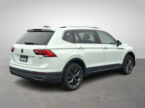 Used 2022 Volkswagen Tiguan SE image 6