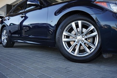 Used 2018 INFINITI Q70 Luxe image 10