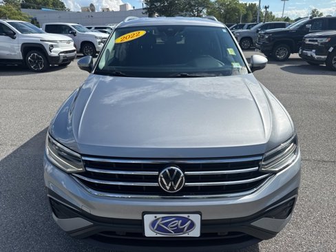Used 2022 Volkswagen Tiguan SE image 2