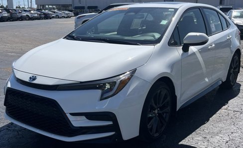 Used 2025 Toyota Corolla SE w/ SE Premium Package image 4