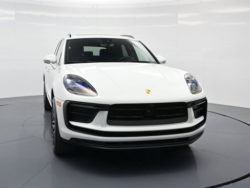 Certified 2025 Porsche Macan image 26