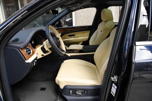 Used 2023 Bentley Bentayga Extended Wheelbase image 8