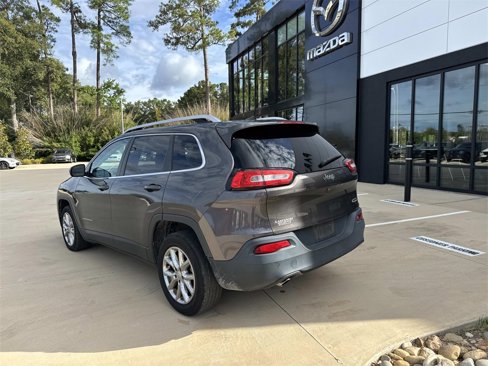 Used 2018 Jeep Cherokee Latitude Plus w/ Comfort/Convenience Group image 5