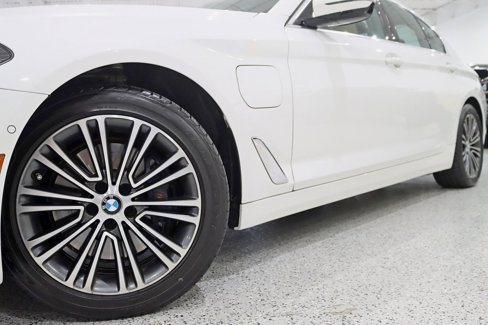 Used 2020 BMW 530e xDrive w/ Executive Package image 4