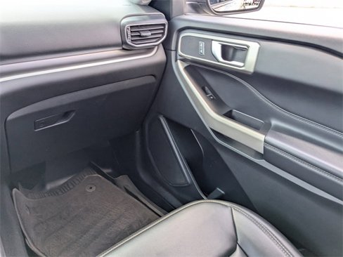 Used 2022 Ford Explorer XLT w/ Equipment Group 202A image 17
