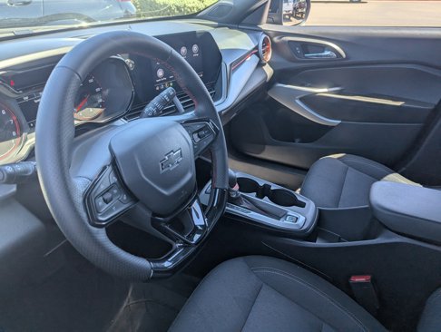 Used 2025 Chevrolet Trax RS w/ Driver Confidence Package image 17