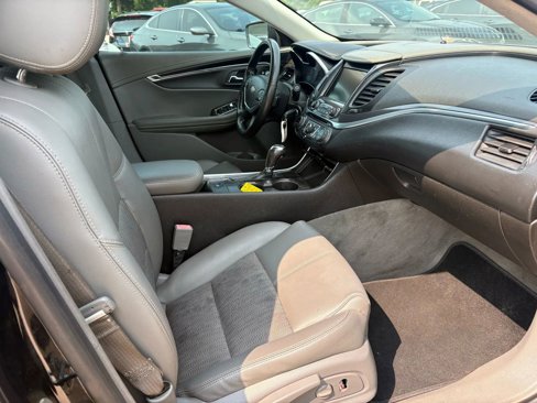 Used 2015 Chevrolet Impala LT w/ Convenience Package image 8