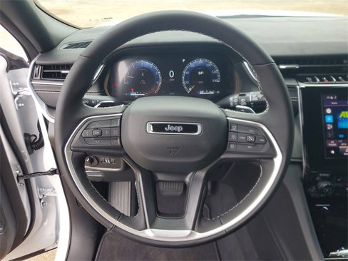 New 2025 Jeep Grand Cherokee Altitude image 20