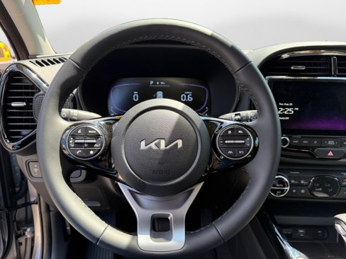 Used 2025 Kia Soul EX image 12