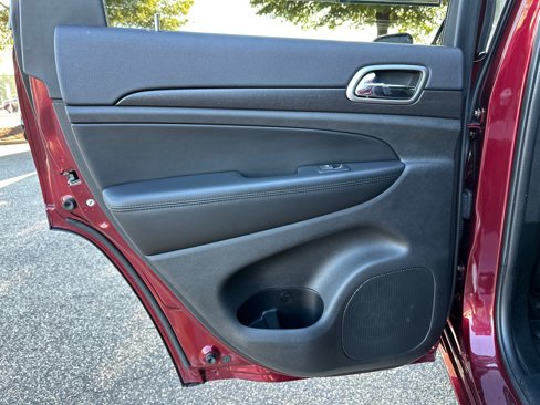 Used 2017 Jeep Grand Cherokee Altitude image 23
