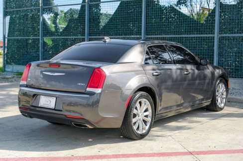 Used 2015 Chrysler 300 Limited w/ Driver Convenience Group image 7