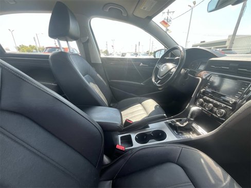 Used 2020 Volkswagen Passat 2.0T SEL image 19
