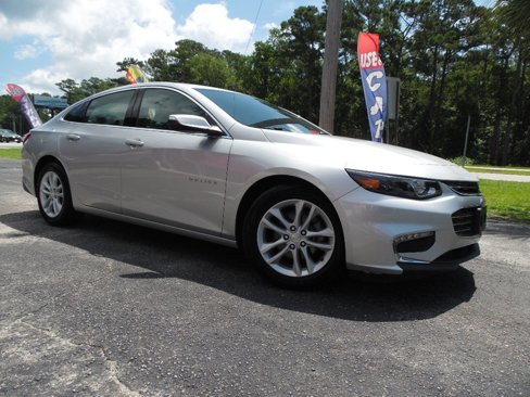 Used 2018 Chevrolet Malibu LT image 2