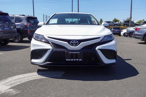 Used 2021 Toyota Camry SE image 2