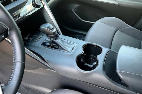 Used 2021 Toyota Venza LE image 12