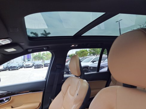 Used 2018 Volvo XC90 T6 Momentum w/ Convenience Package image 12