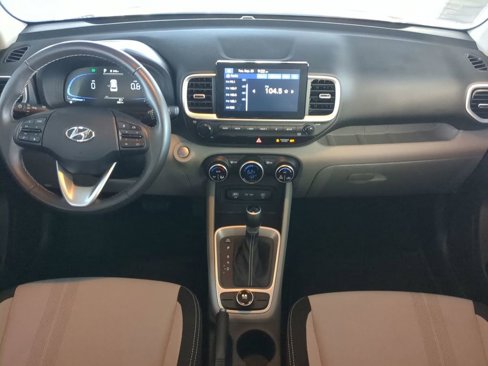 Used 2025 Hyundai Venue SEL image 15