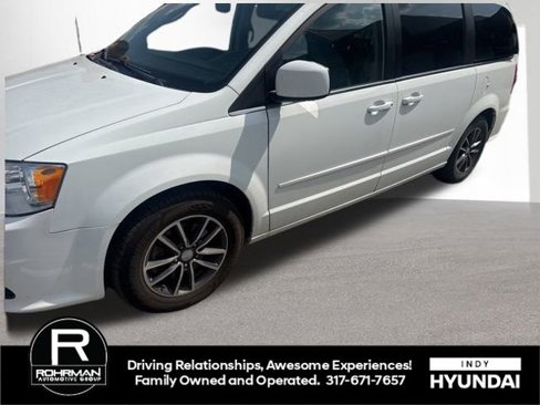 Used 2017 Dodge Grand Caravan SXT image 1