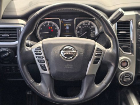 Used 2017 Nissan Titan SV image 4