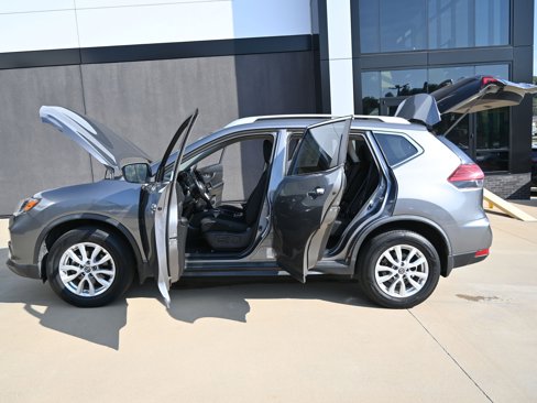 Used 2017 Nissan Rogue SV image 18