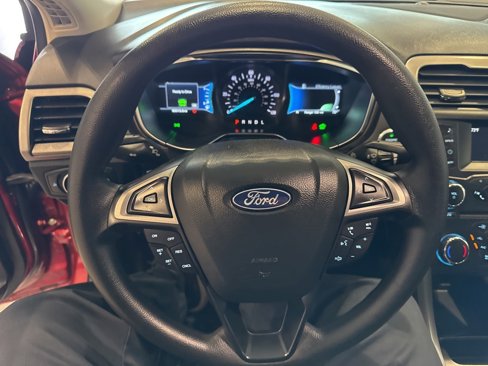 Used 2018 Ford Fusion SE image 30
