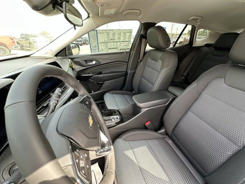 New 2025 Chevrolet Trax LT w/ Driver Confidence Package image 14