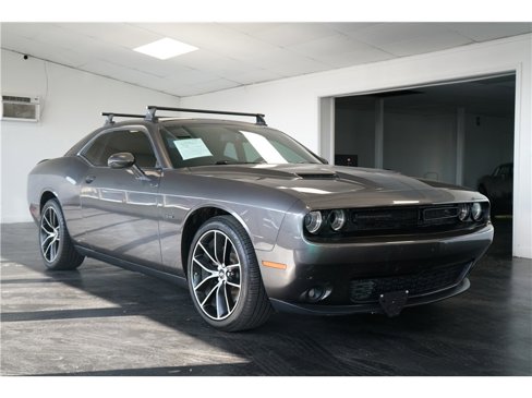 Used 2018 Dodge Challenger R/T w/ Blacktop Package image 1