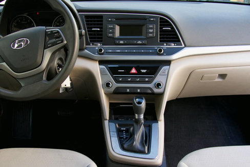 Used 2017 Hyundai Elantra SE image 15