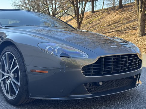 Used 2013 Aston Martin V8 Vantage Roadster image 8