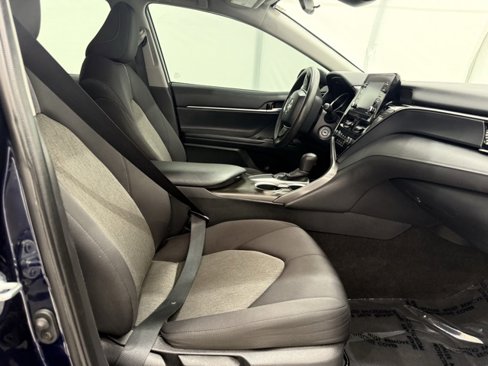 Used 2021 Toyota Camry LE image 14